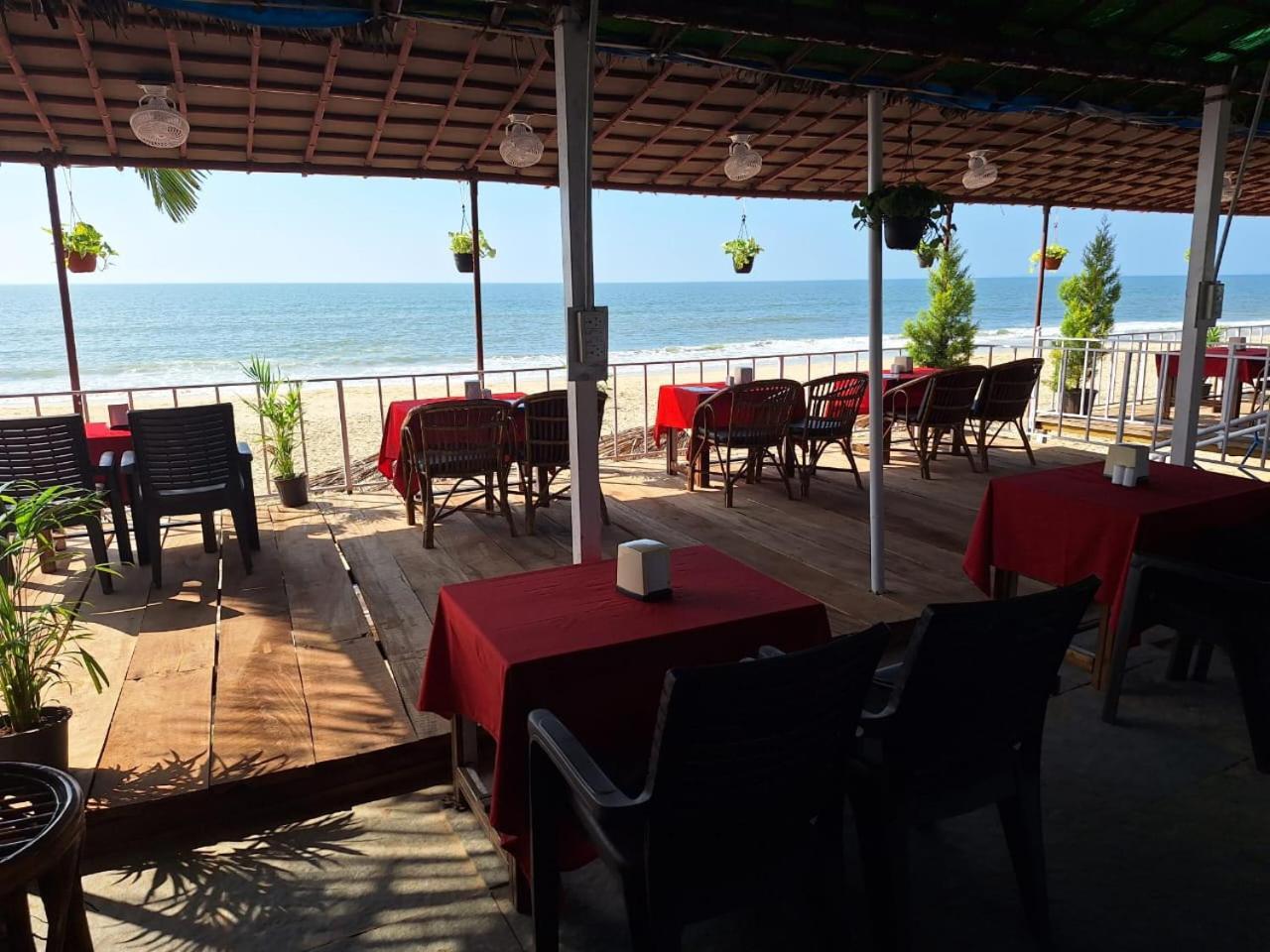 Happy Shack Beach And Wooden Huts Колва Экстерьер фото
